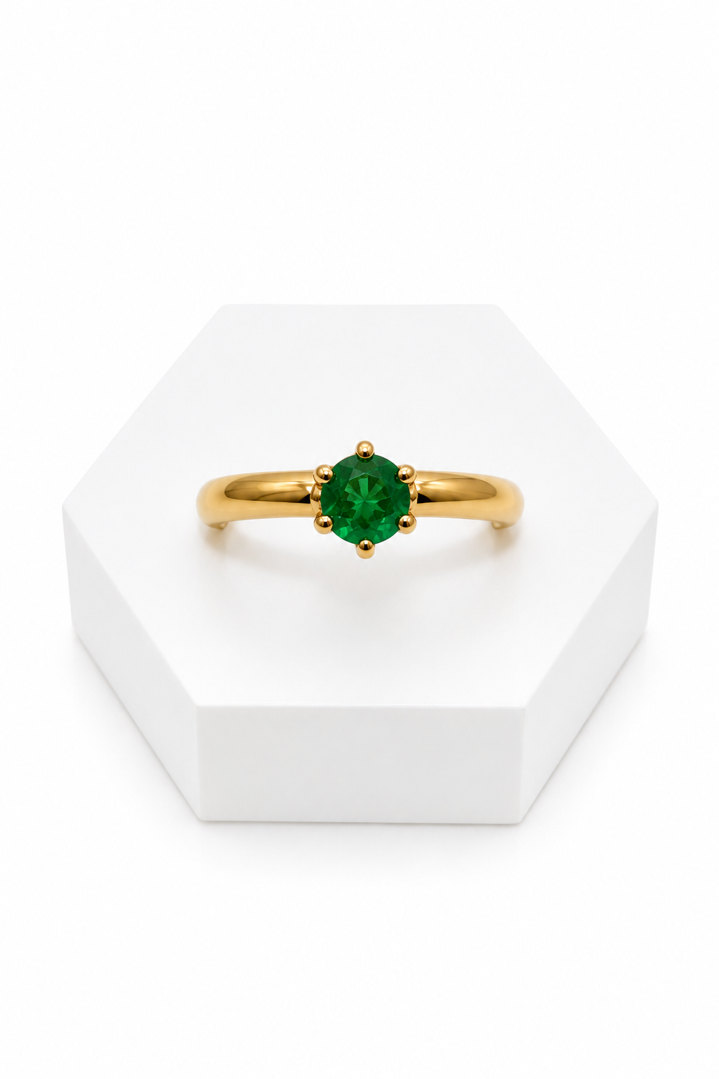 Anillo Solitario en Oro 18K con Esmeralda