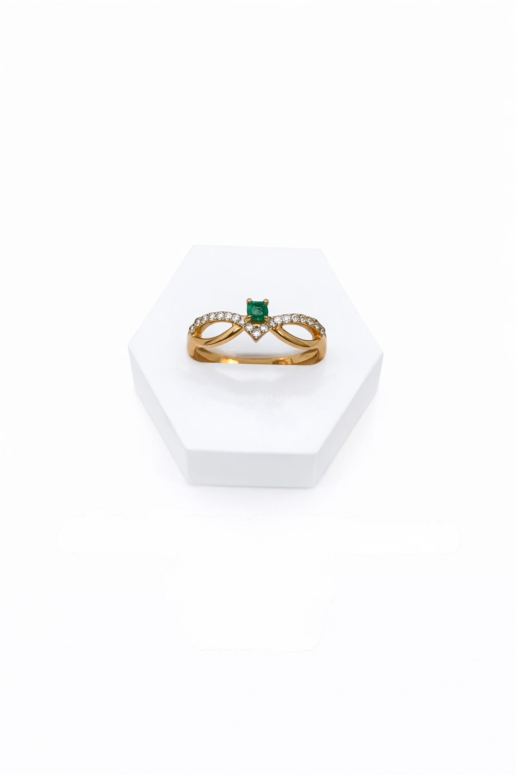 Anillo en Esmeralda y Diamantes – Oro Amarillo 18K