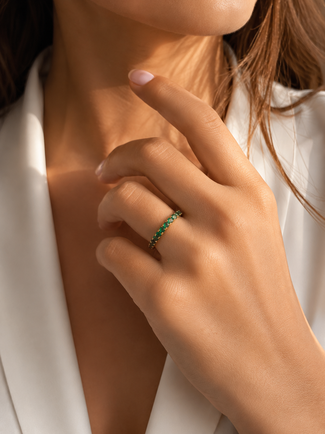 ANILLO EN ORO DE 18K CON ESMERALDAS NATURALES