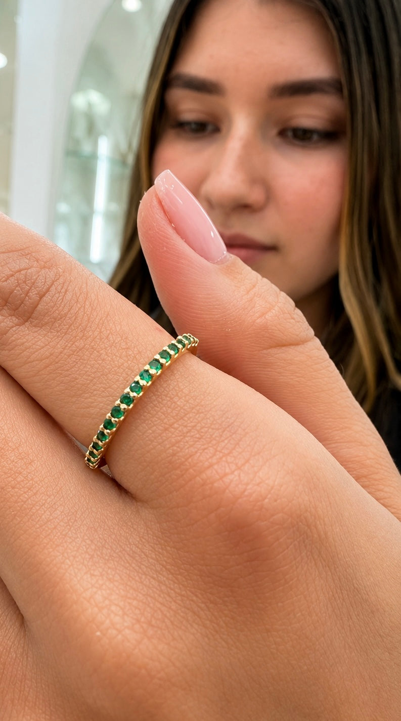 Anillo churumbela con esmeraldas en oro amarillo 18