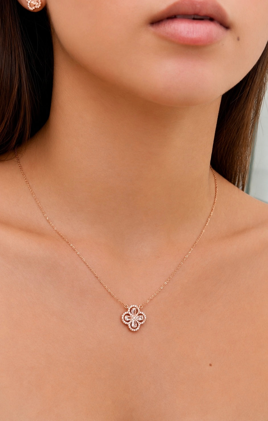 Cadena Hermes con Flor en Oro Rosado 18K