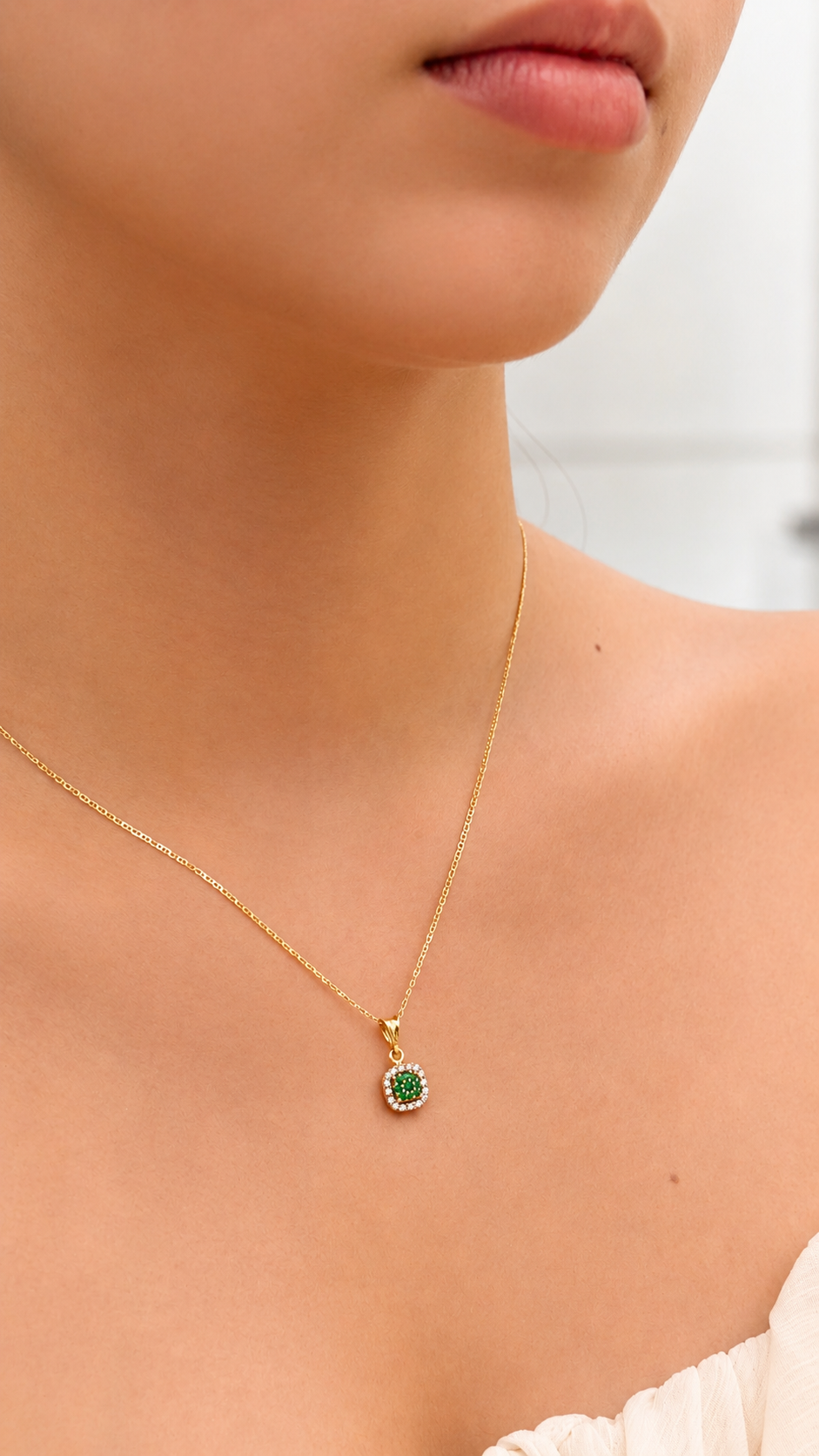 Dije en Oro 18K con Esmeraldas y Diamantes