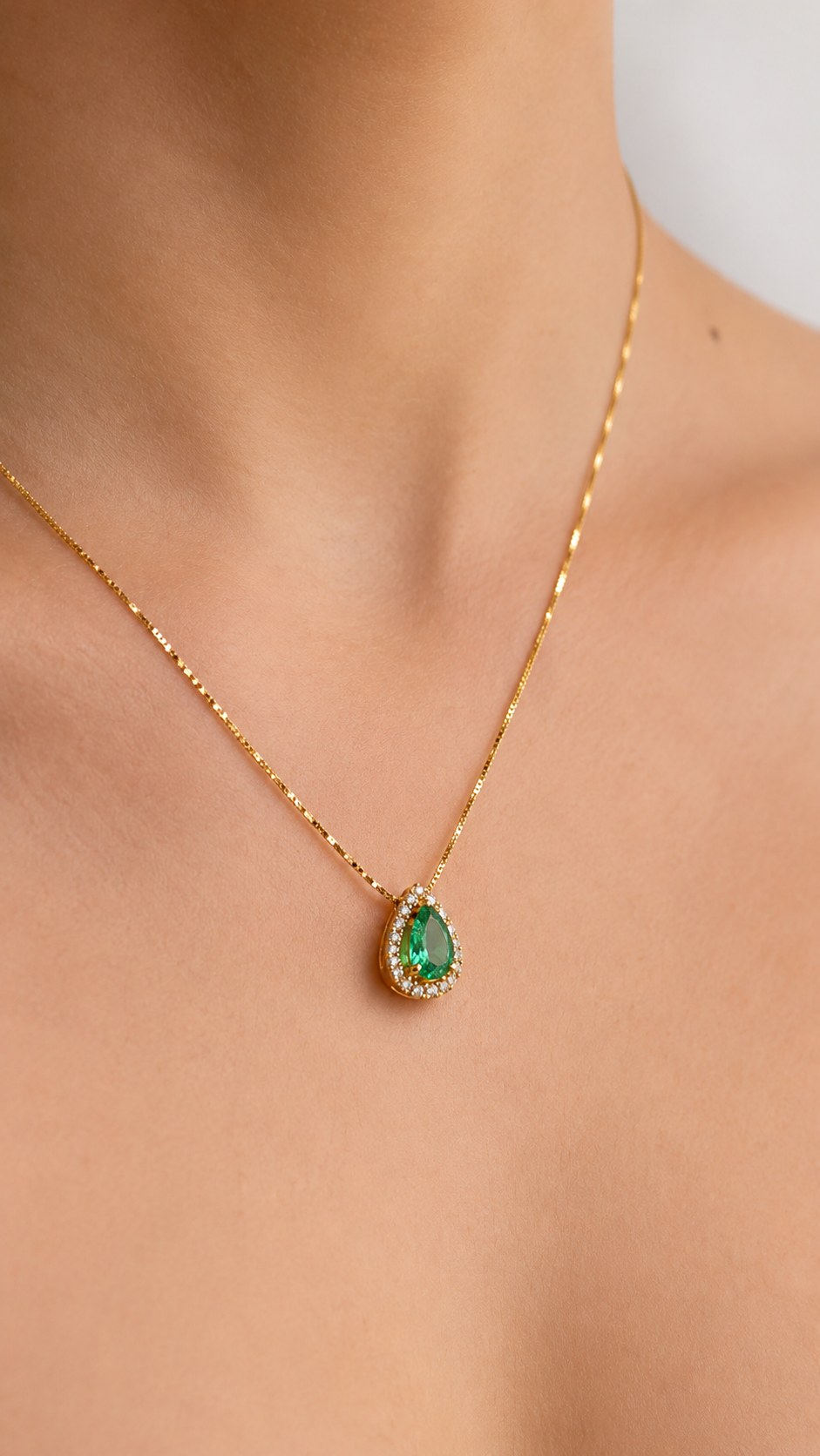 Dije en Oro 18K con Esmeralda y Diamantes