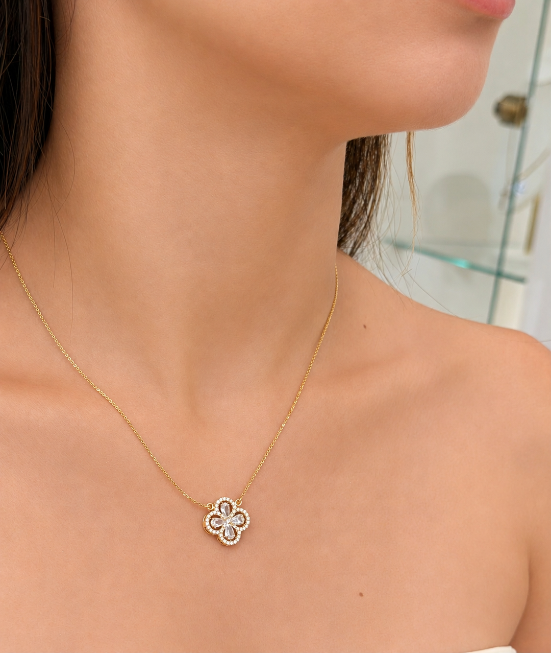 Cadena Hermes con Flor en Oro 18K