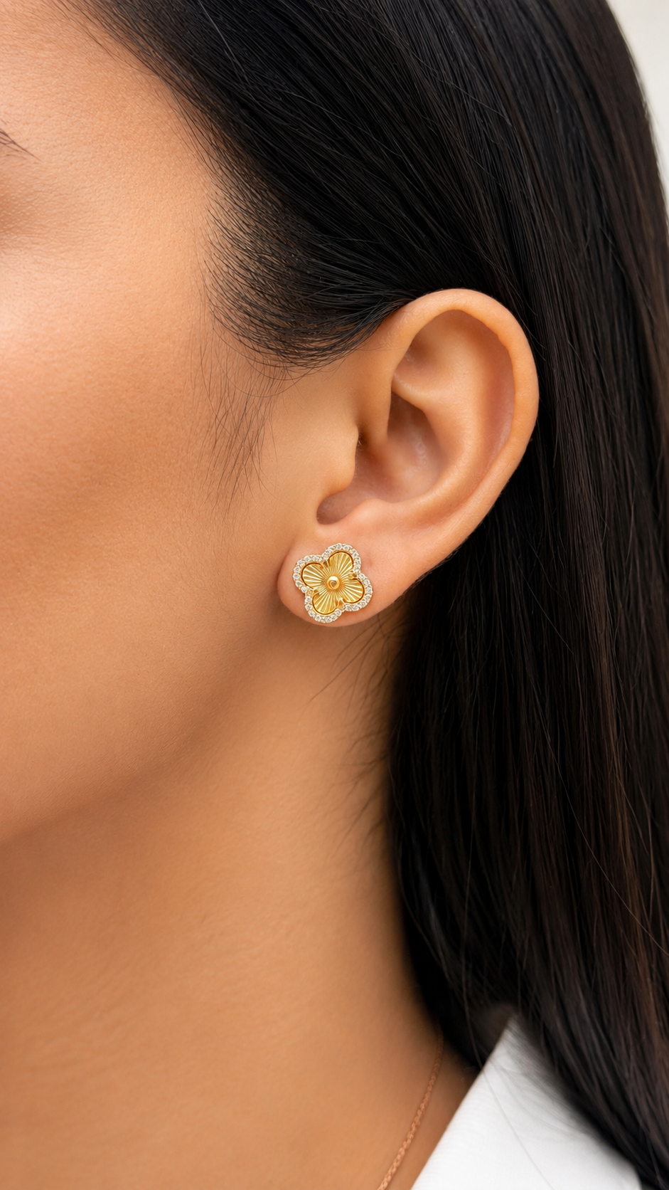 Topos Flor en Oro Blanco 18K con Moissanitas
