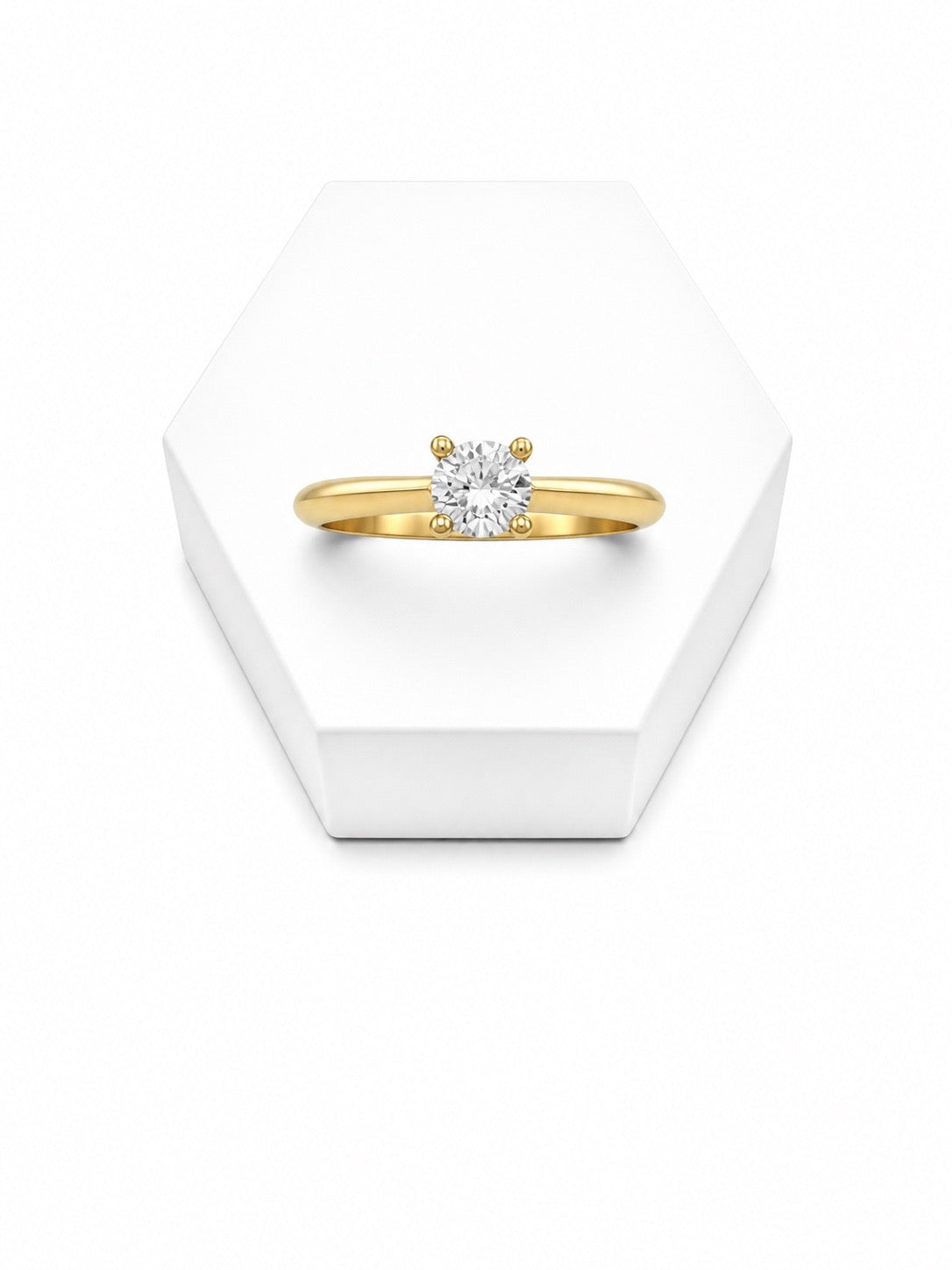 Anillo Solitario con Diamante en Oro Amarillo 18K