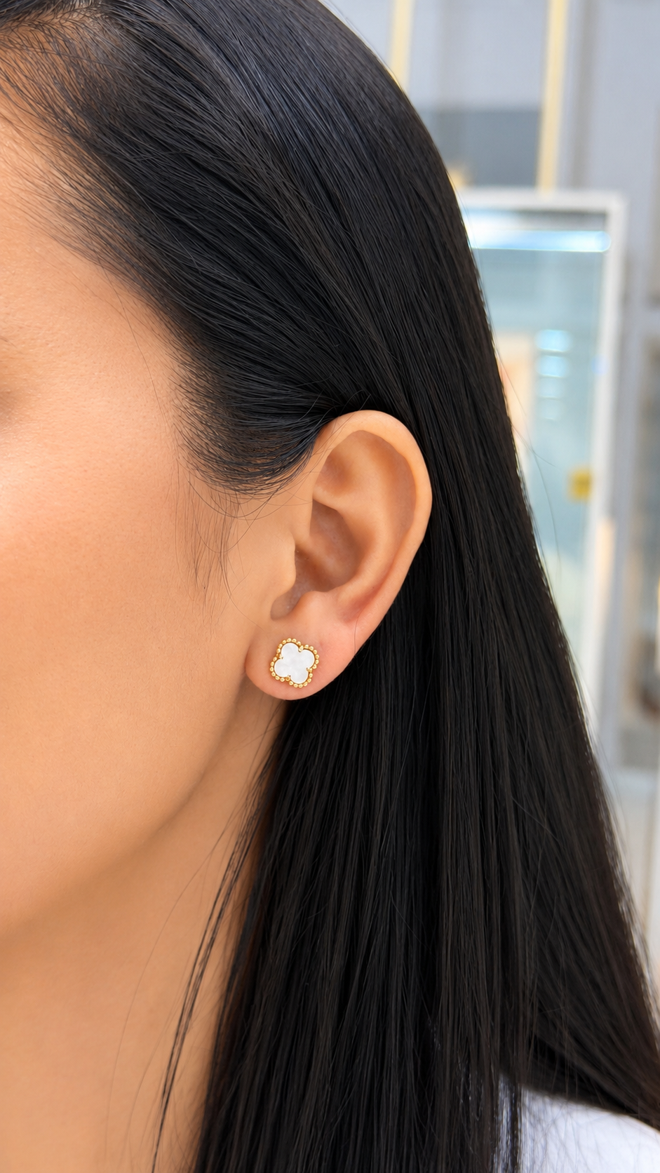 Aretes Trébol en Oro de 18K con Nácar Natural