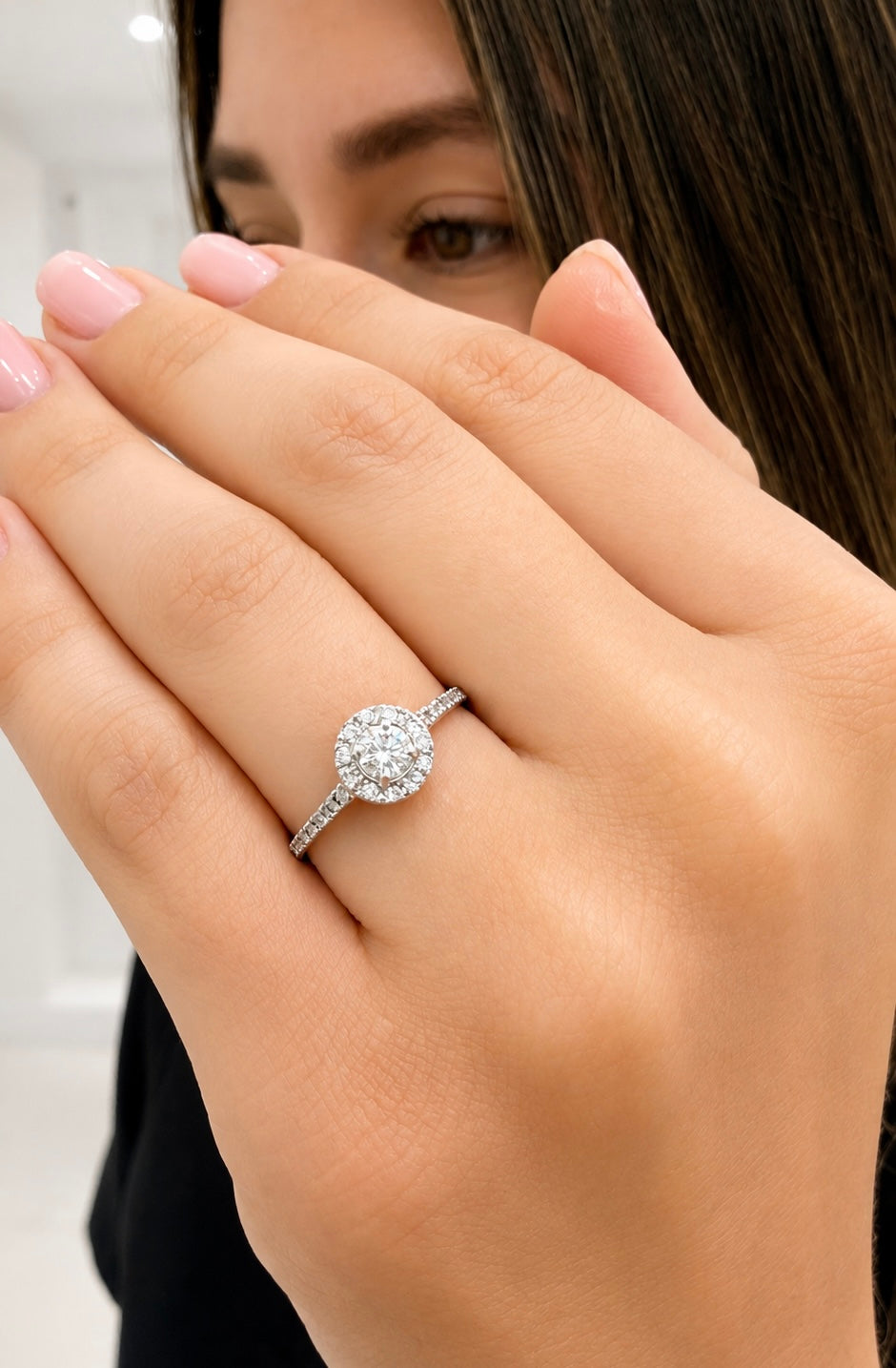 Anillo en Oro Blanco 18K con Diamantes