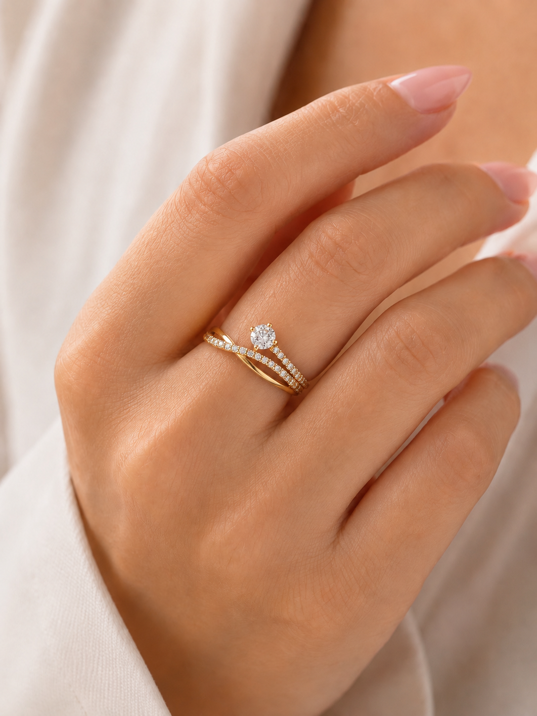 ANILLO EN LINEAS CRUZADAS EN ORO DE 18K