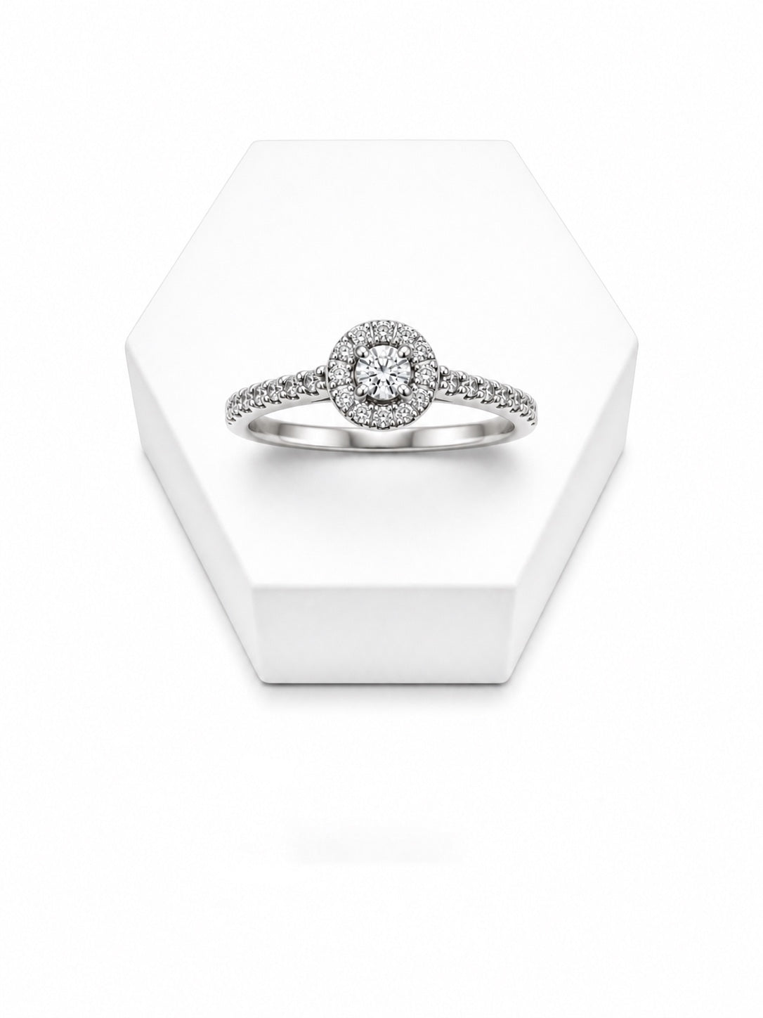 Anillo en Oro Blanco 18K con Diamantes