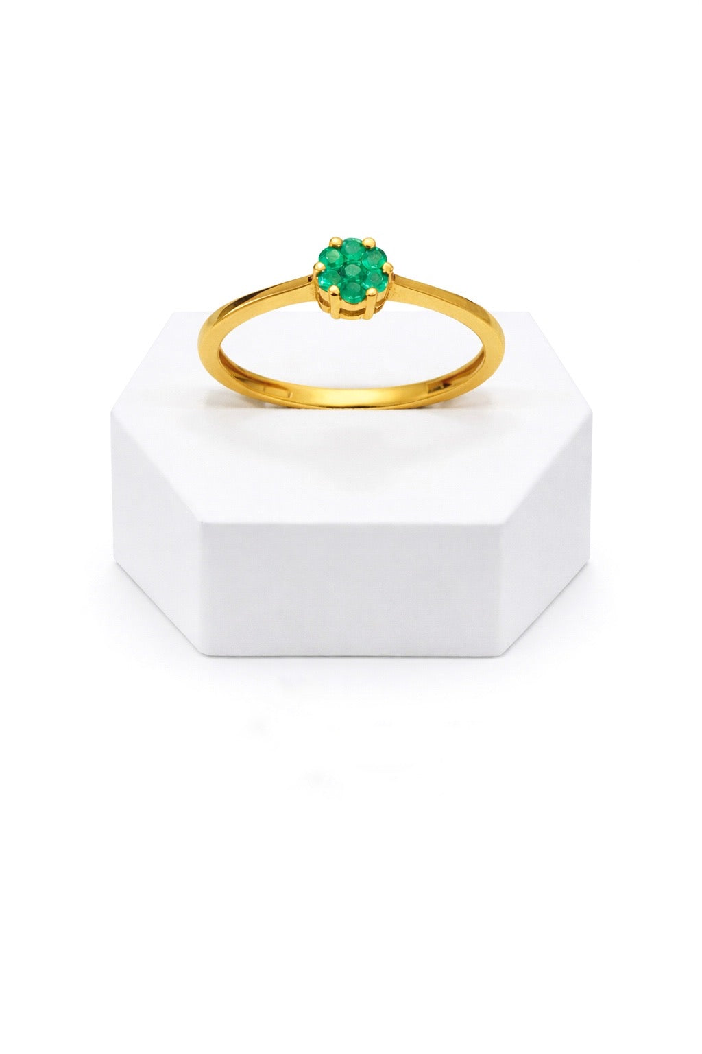 Anillo en Esmeraldas Naturales en Oro Amarillo 18K